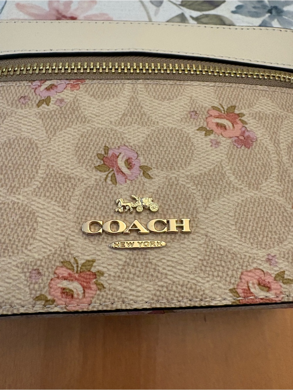 Coach Outlet Cosmetic Case In Floral Signature Canvas - Picture 3 of 8